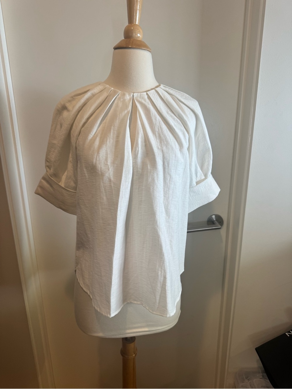 ALC Women’s Cream Pleated Short-Sleeve Blouse